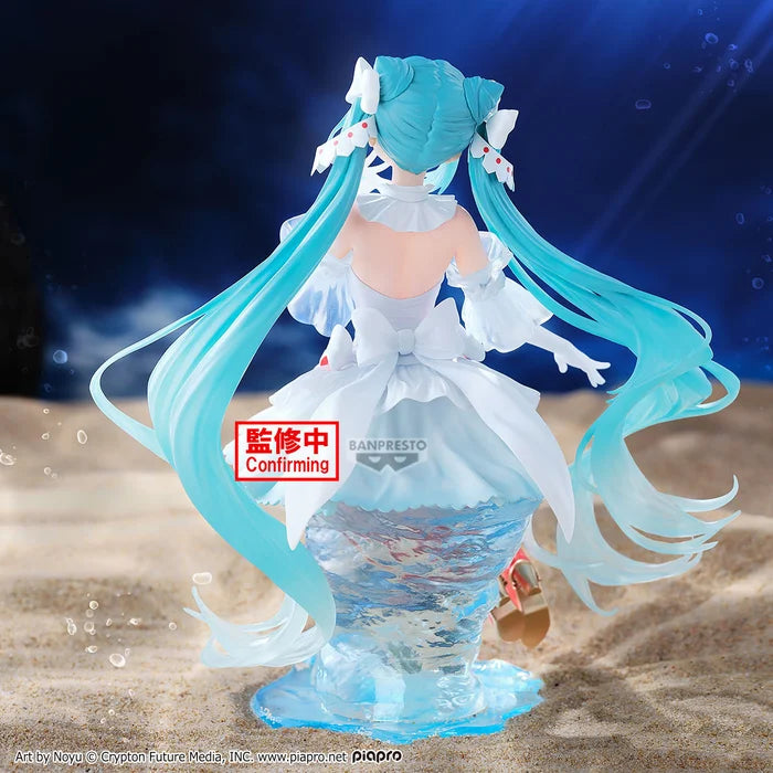 vocaloid figure, anime figure, hatsune miku figure, banpresto evolve figure, clearluxe figure, clione, back view with background