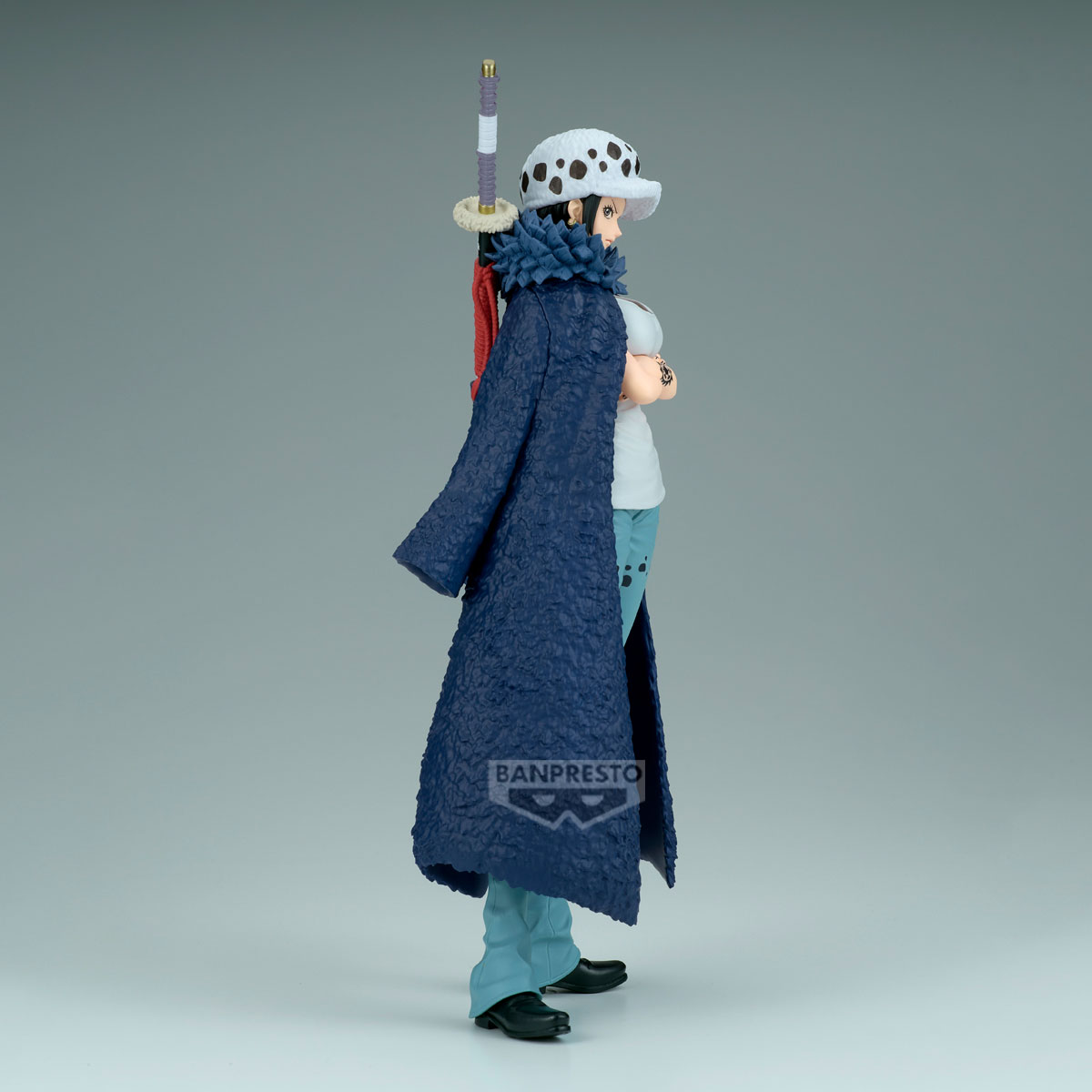 one piece figure, anime figure, trafalgar law figure, glitter and glamours figure, change version figure, female version figure, banpresto figure, side view