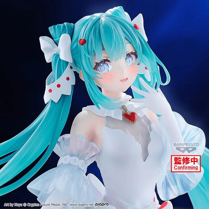 vocaloid figure, anime figure, hatsune miku figure, banpresto evolve figure, clearluxe figure, clione, front view with background, close up view