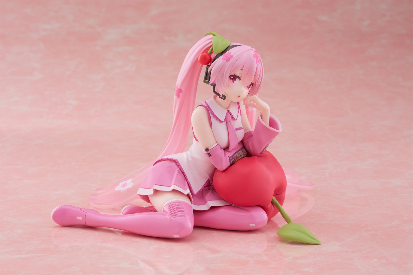 Desktop Cute - Sakura Miku (Cherry Cushion)