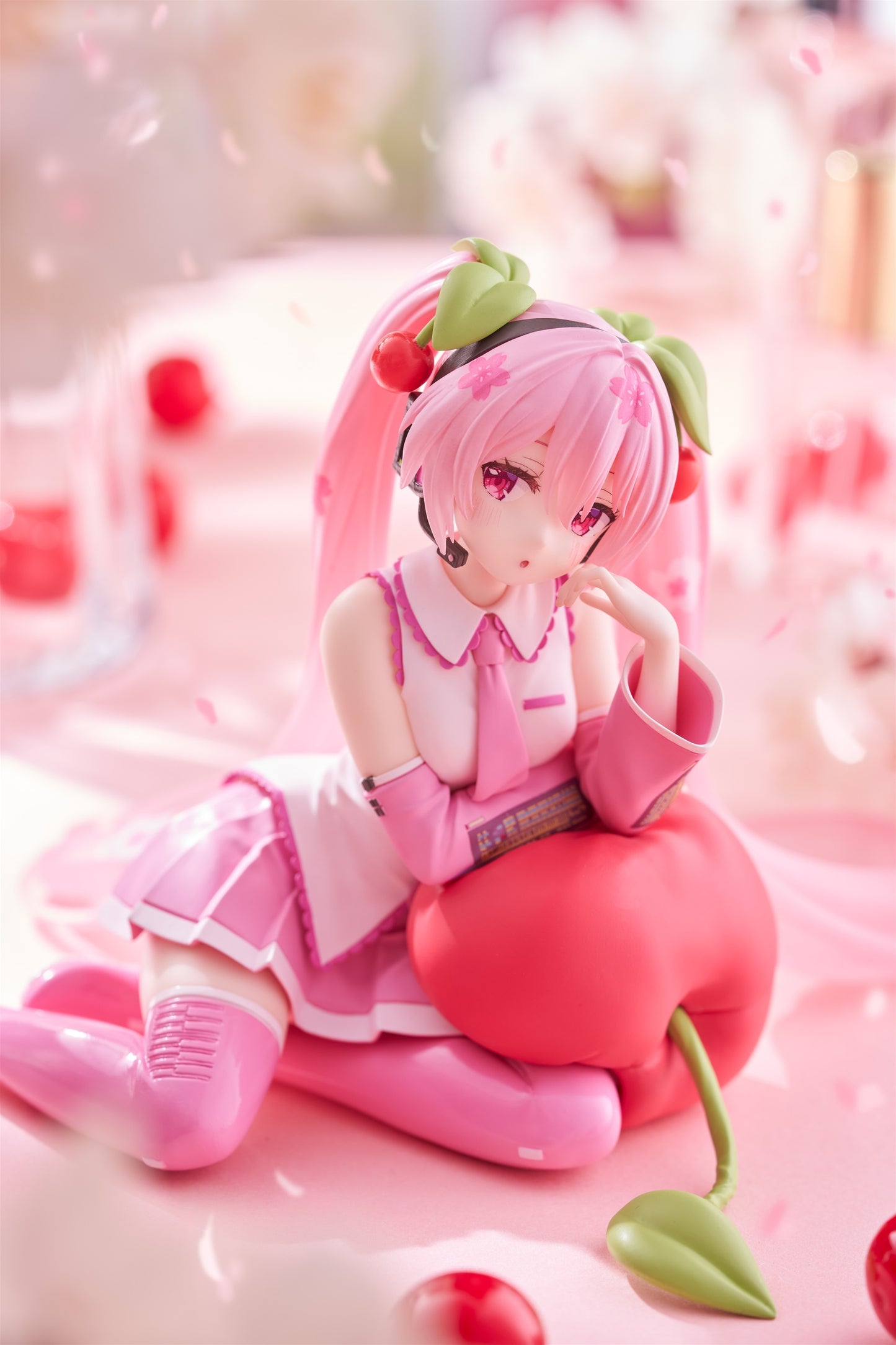 Desktop Cute - Sakura Miku (Cherry Cushion)