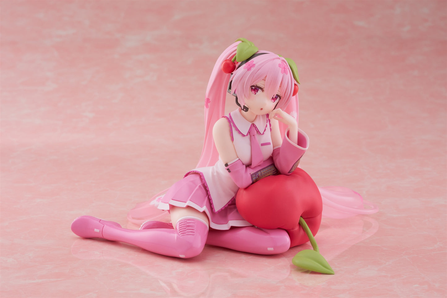 Desktop Cute - Sakura Miku (Cherry Cushion)