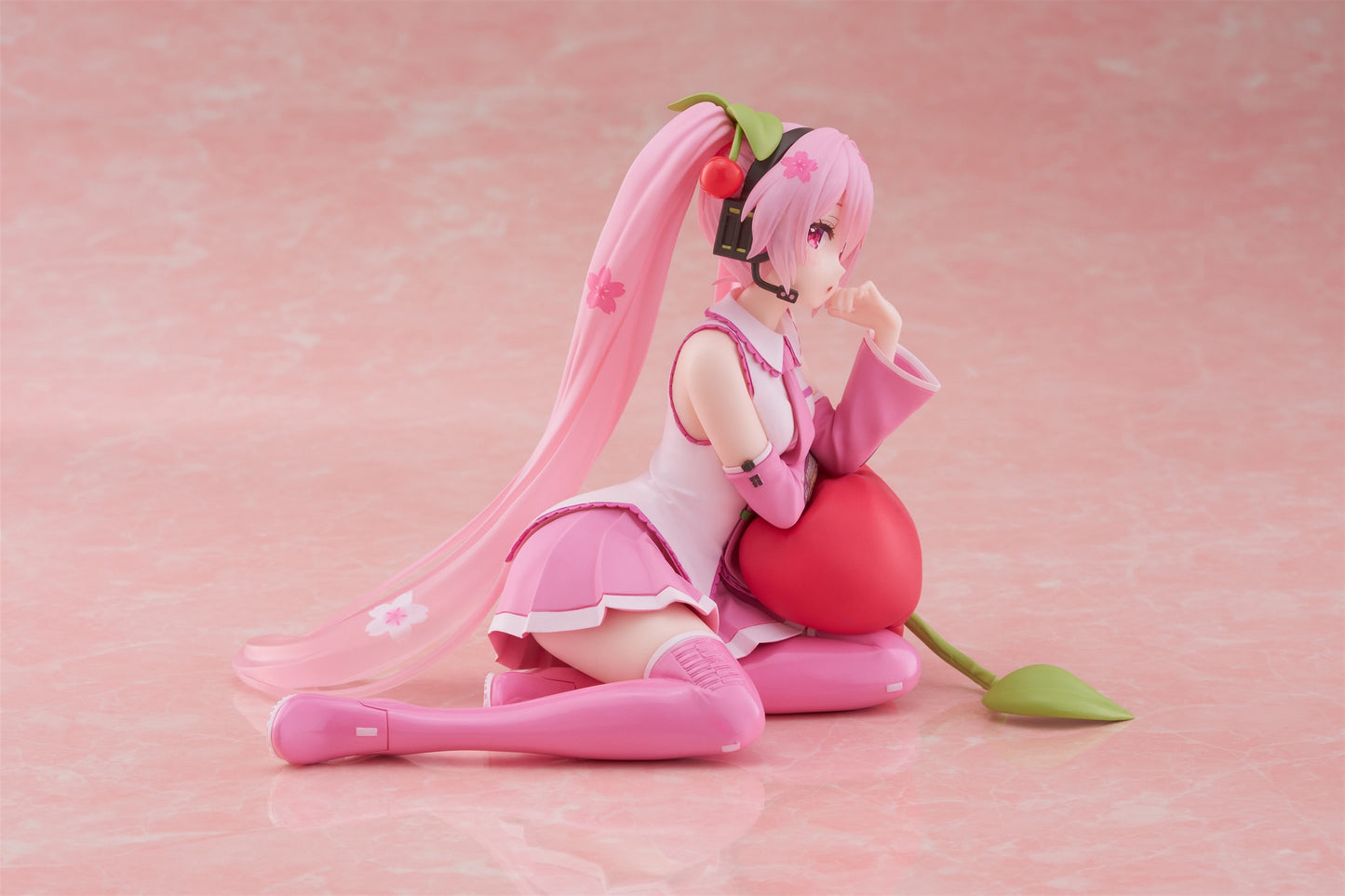 Desktop Cute - Sakura Miku (Cherry Cushion)
