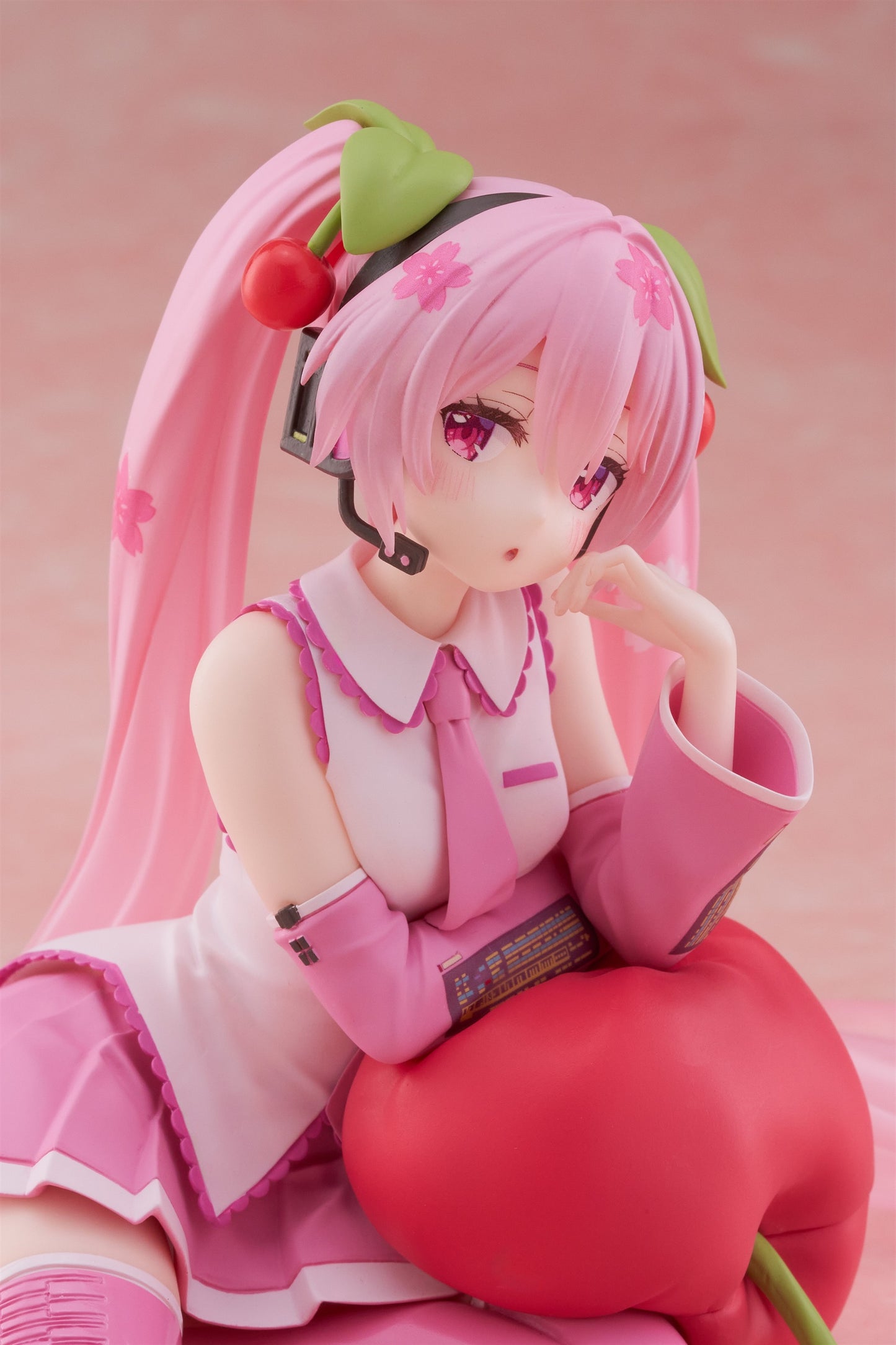 Desktop Cute - Sakura Miku (Cherry Cushion)
