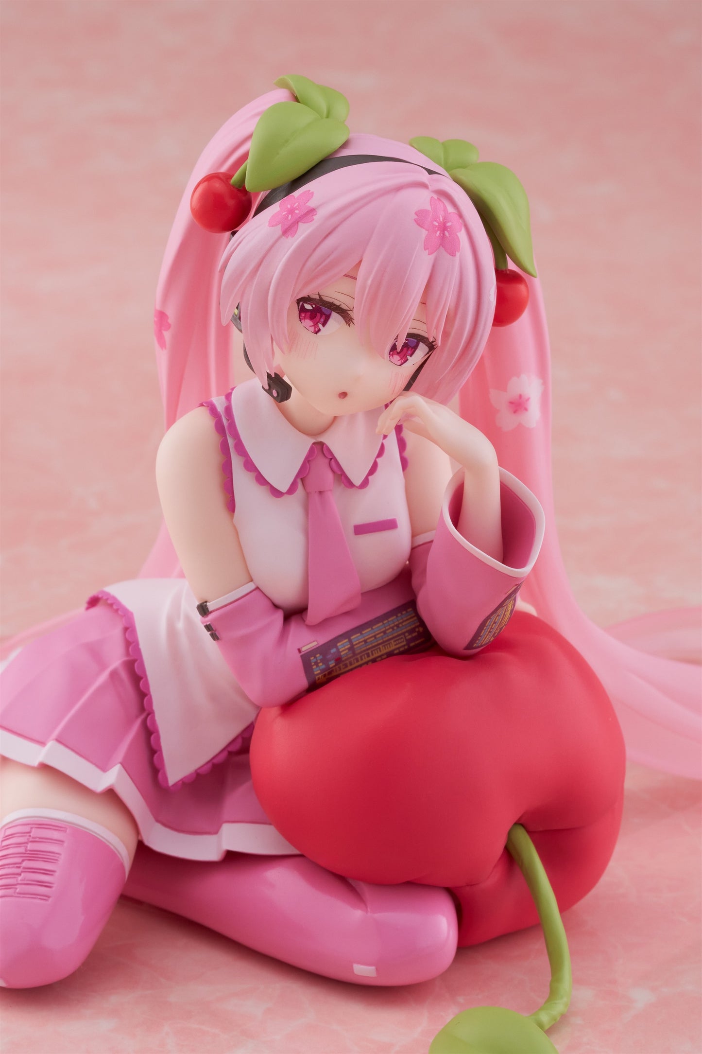 Desktop Cute - Sakura Miku (Cherry Cushion)